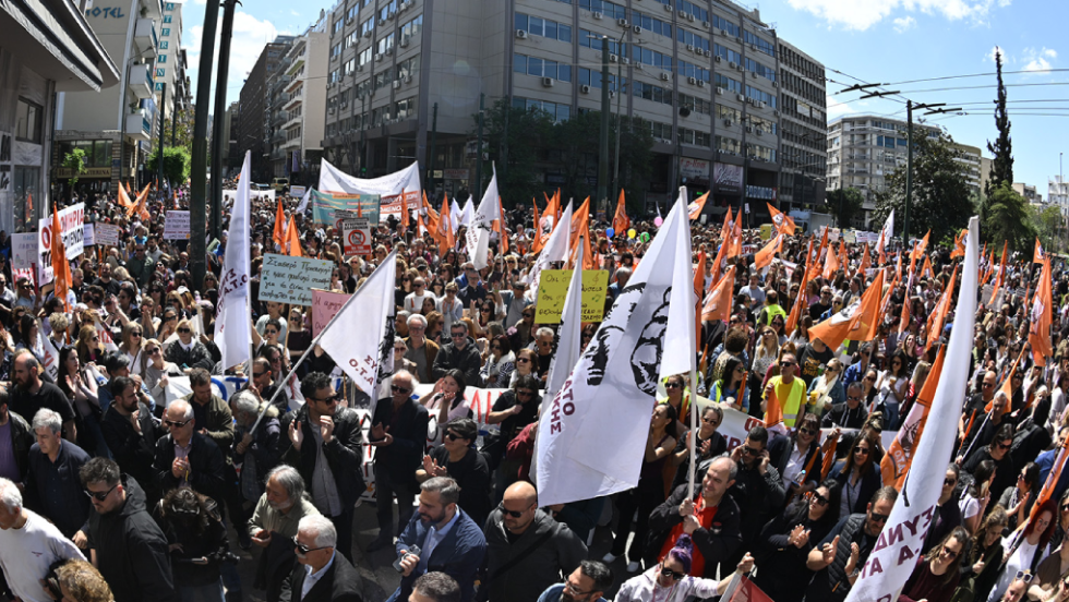 Συγκέντρωση εργαζομένων στους ΟΤΑ κόντρα στα κυβερνητικά σχέδια για παιδικούς σταθμούς - ΚΔΑΠ